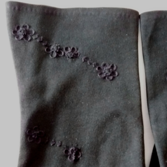 4/$20 Vintage Stitched Floral Pair of Black Gloves - Picture 3 of 6